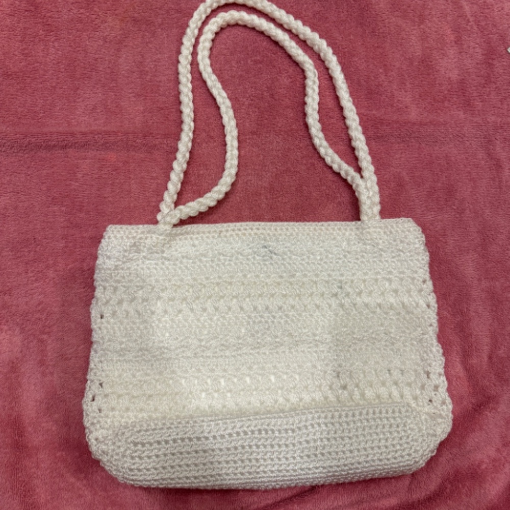 White Knit Purse with 2 Straps - Brand: Lina